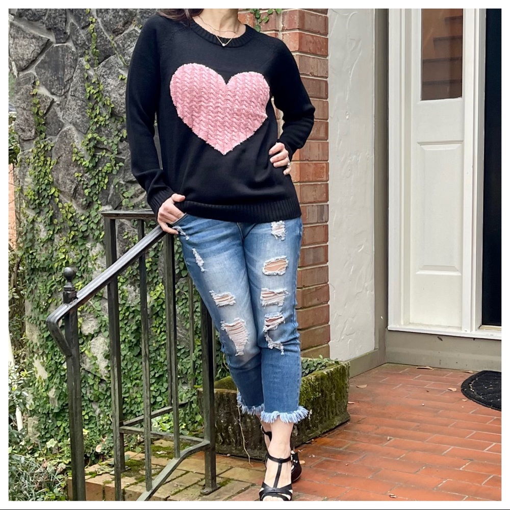 Beautiful Heart ❤️ pull over sweater - Picture 9 of 9